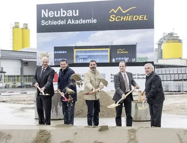 Spatenstich Schiedel Akademie